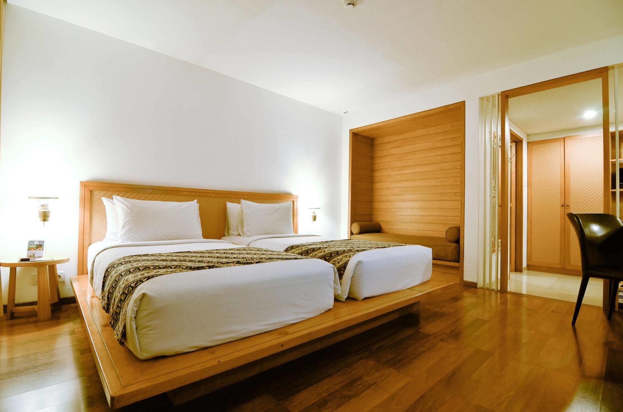 Gumilang Regency Hotel 4*
