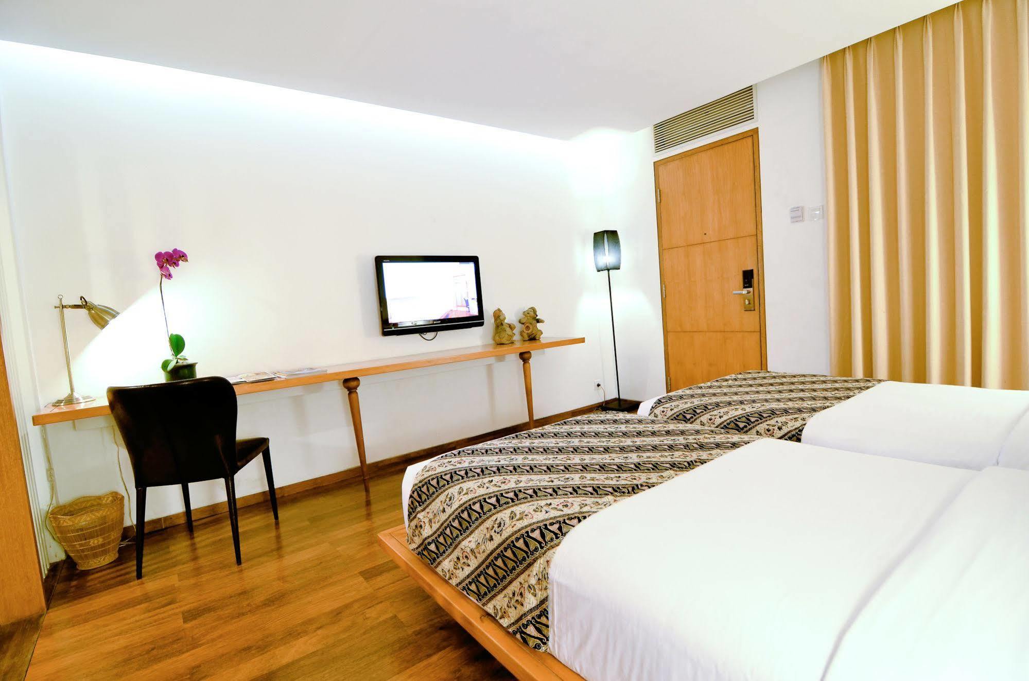 Gumilang Regency Hotel 4*